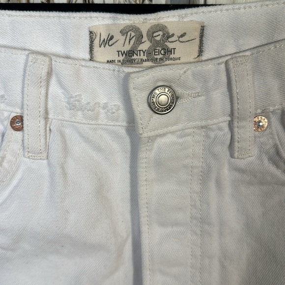 We the Free 100% Cotton NWT White Denim Shorts Trendy Fresh Summer Casual S/28W - Picture 4 of 10